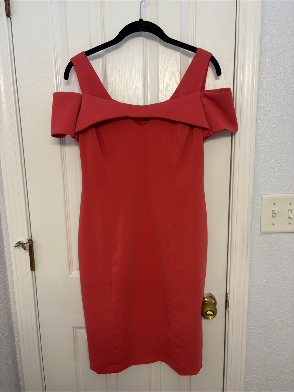 Elegant Off-Shoulder Pink Sheath Dress